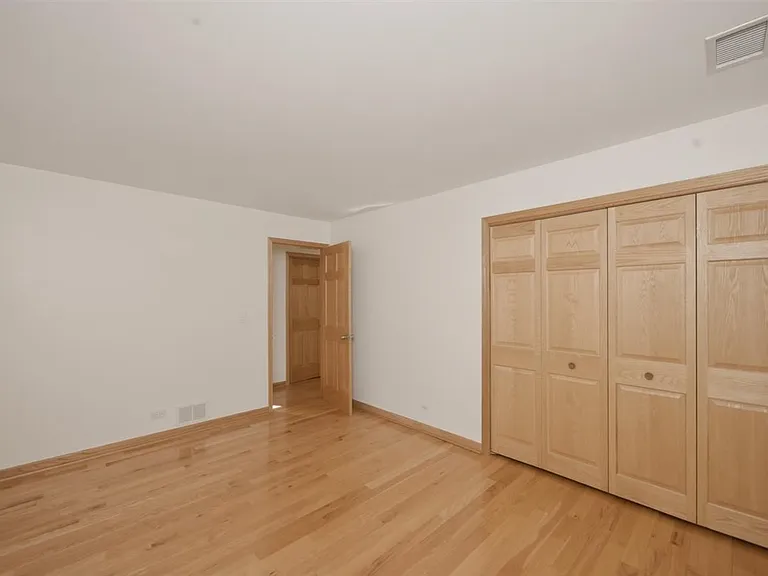 1671 Grosvenor Cir #C — Photo 16