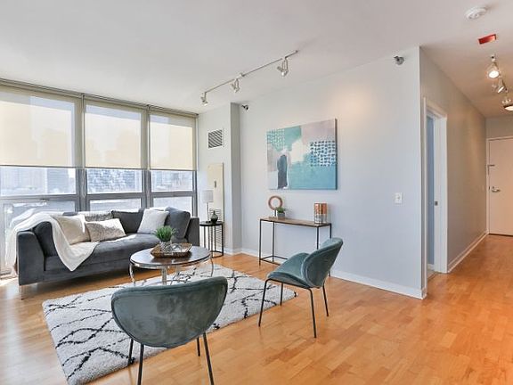 4th image of 200 W Grand Ave APT 1006
