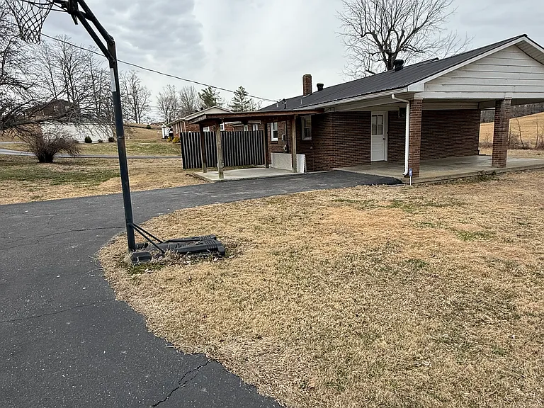 2022 Center Point Rd — Photo 5