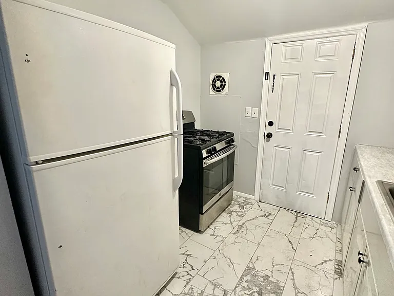 525-527 Sassafras St — Photo 4
