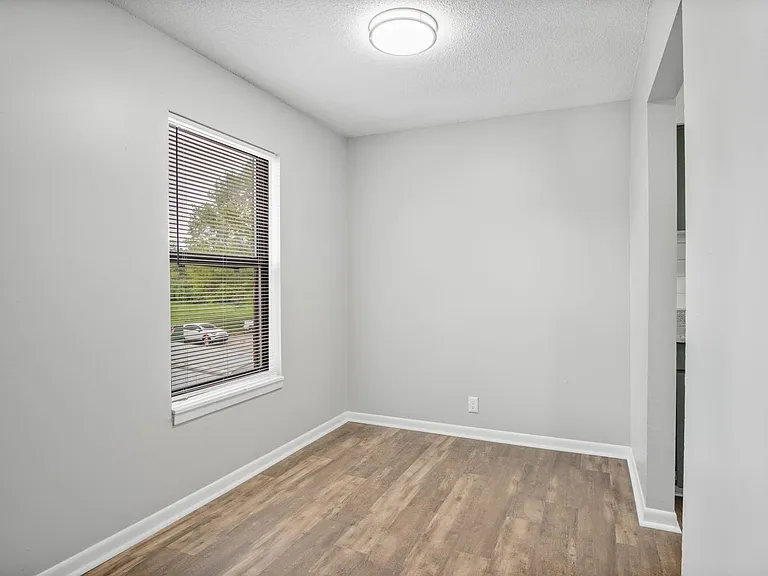 Hillside Apartments — Photo 22