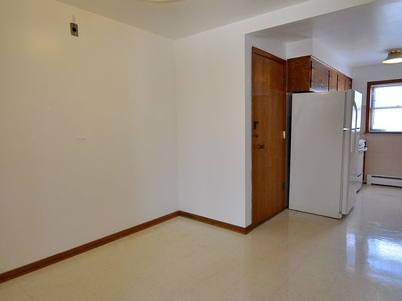 4th image of 2511 119th St APT 2W