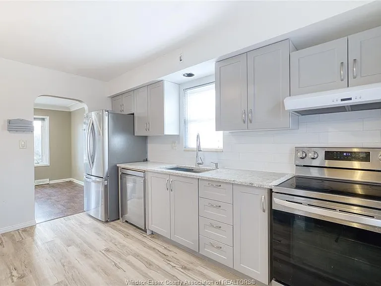 3858 Hillcrest Blvd — Photo 5