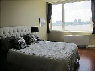 Rented by R New York