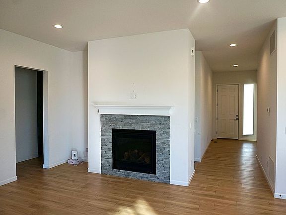 3rd image of 434 Buckskin Rd