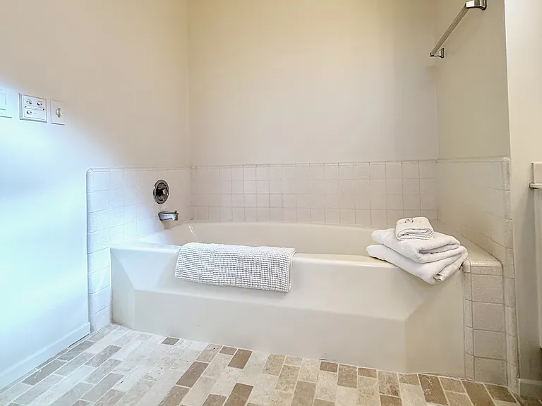 446 Stanford Dr — Photo 24