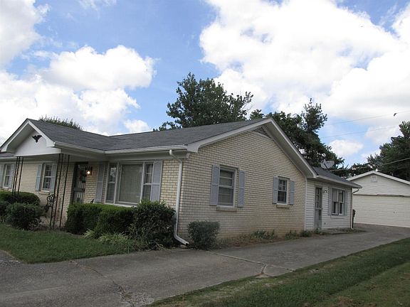3rd image of 527 Greenbriar St