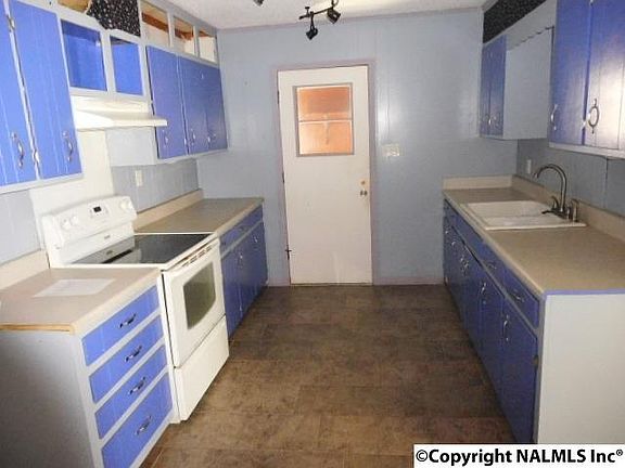 3rd image of 607 Marguerite Dr NW