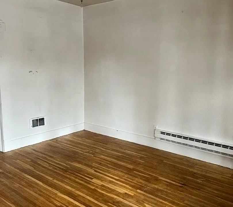 Building Photo 4