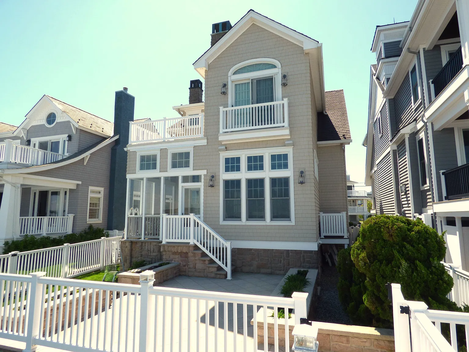 5 bed, 4.5 bath, 2418 sqft, $33,333 — Photo 2