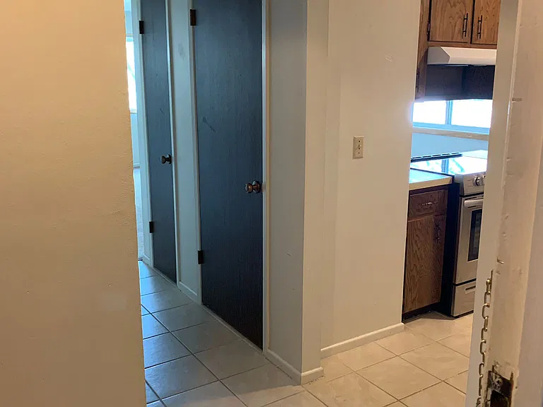 2025 NW Hickory Ln #7 — Photo 4