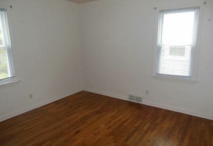 3rd image of 1114 Cawood St