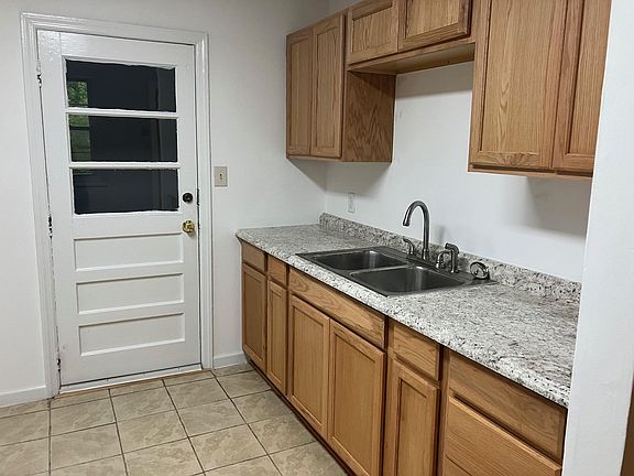 5th image of 902 E Florida St