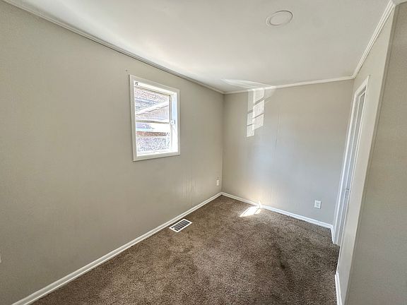 5th image of 925 Woodward Rd