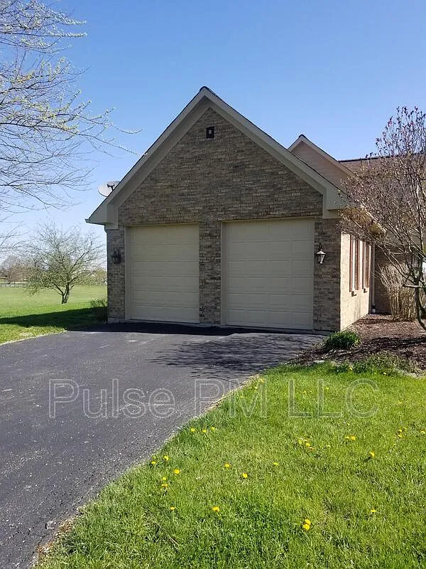 4 bed, 3.5 bath, 4000 sqft, $3,500 — Photo 3