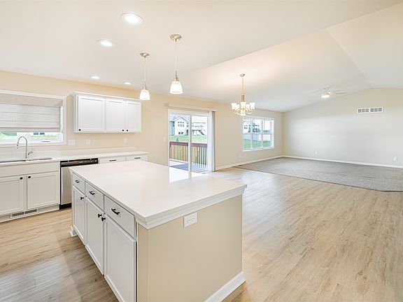 4th image of 3687 Cardinal Dr