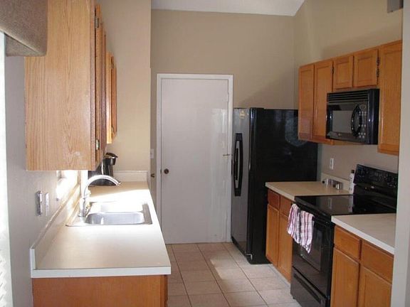 3rd image of 1063 Weaver Dr