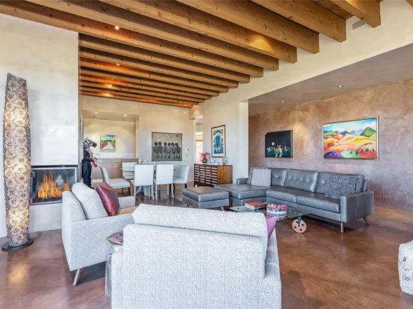 8 Via Nova, Santa Fe, NM 87507