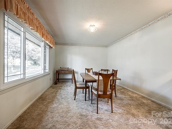 5th image of 3808 Pine Cove Dr