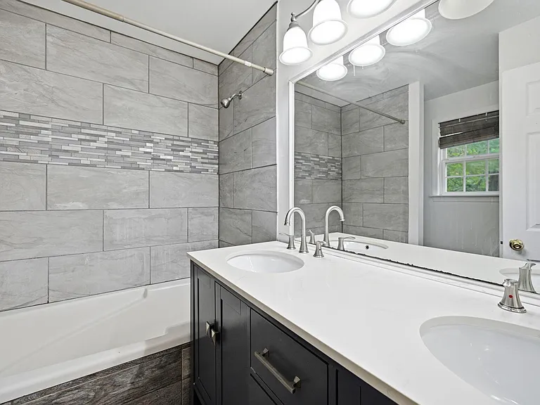 28 Cherry Laurel Dr — Photo 8