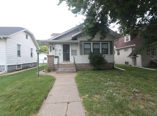 2014 33rd St, Rock Island, IL 61201
