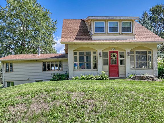 4th image of W304N2426 Maple AVENUE