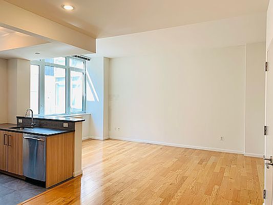 4th image of 229 W 60th St APT 5D