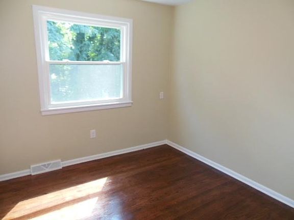 5th image of 3644 Rolling Hill Ave NW