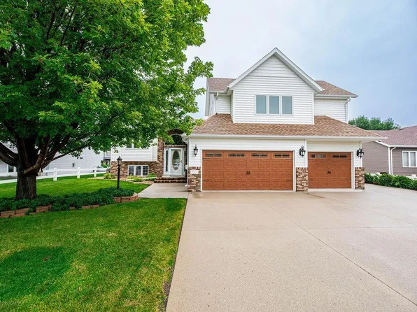535 11th St W, West Fargo, ND 58078