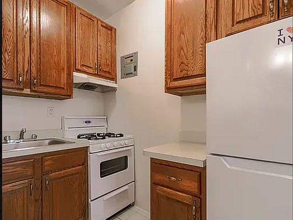3rd image of 25 W 87th St APT 4F