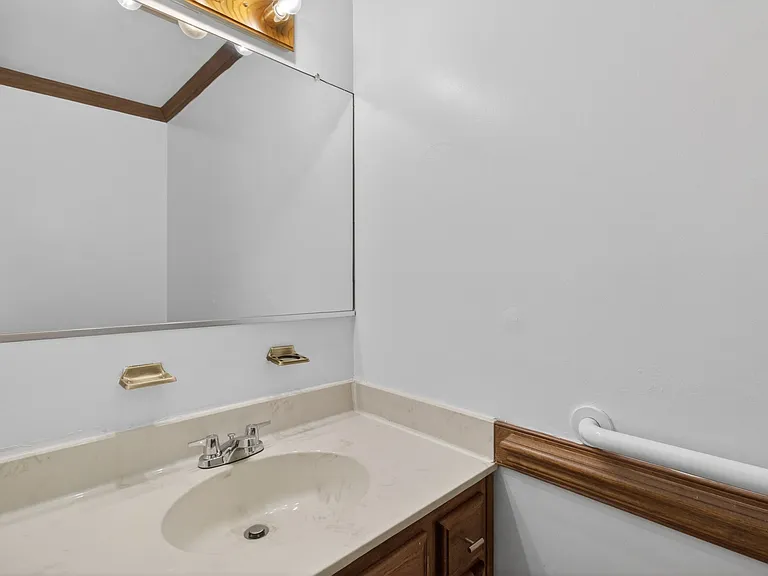 18 Colonies Lndg — Photo 14