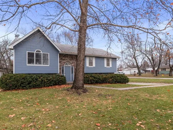 308 W 6th St, Osborn, MO 64429