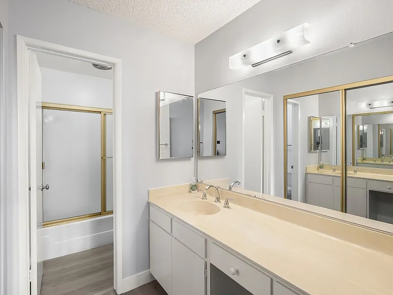 1885 Veteran Ave #207 — Photo 21