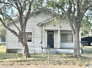 409 W Morris St, Yoakum, TX 77995