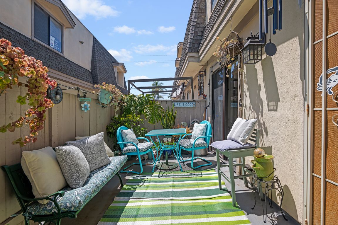 04 - Front Patio