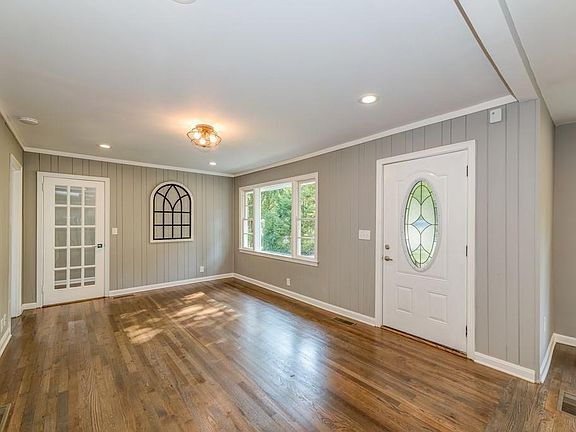 5th image of 544 Huff St
