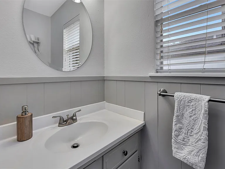 18623 Prince William Ln — Photo 35