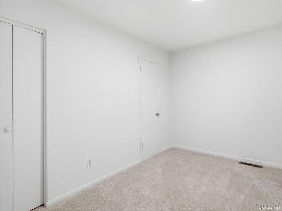 1640 Nottingham Dr, photo 15