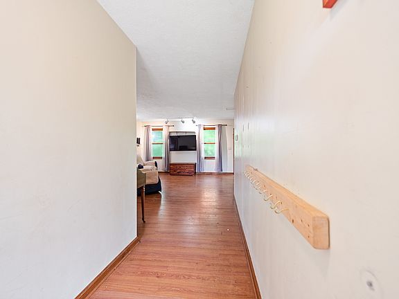 5th image of 4950 Gene Ln