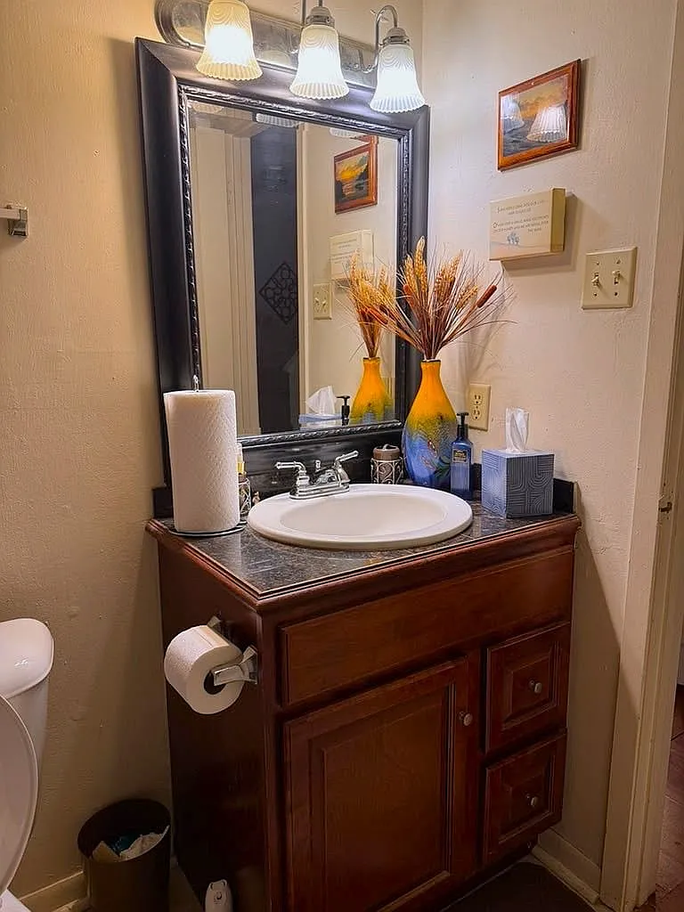 3 bed, 2.0 bath, 2100 sqft, $1,600 — Photo 1