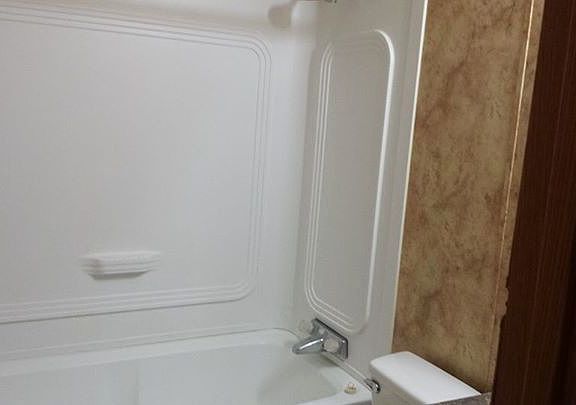 tub in second bathroom