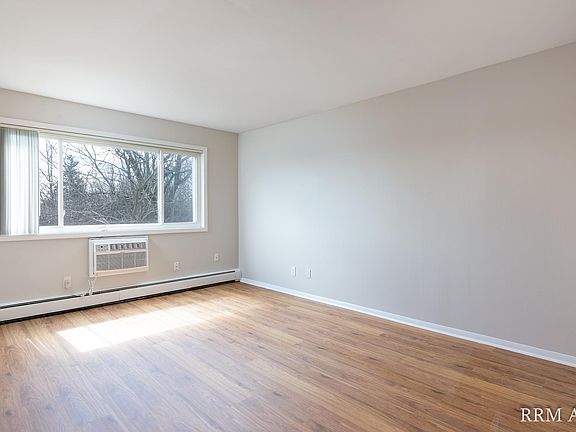 2nd image of 213-2931 27th St #213