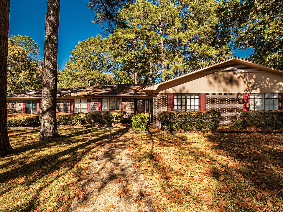 1st image of 2116 Parkwood Dr