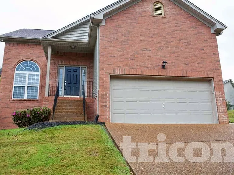 2315 Devonshire Dr — Photo 2