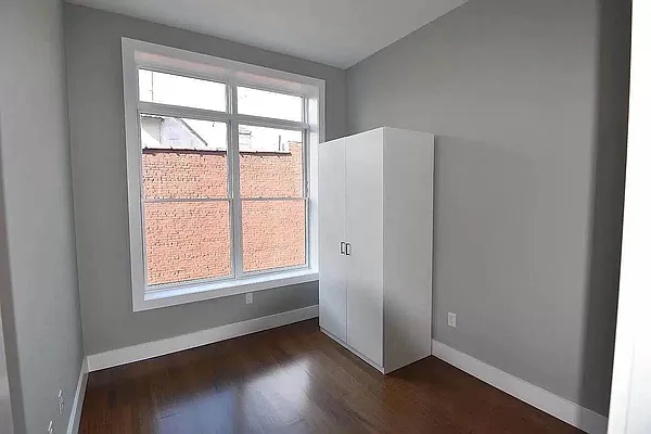 Rented by Tapiro Realty | media 8