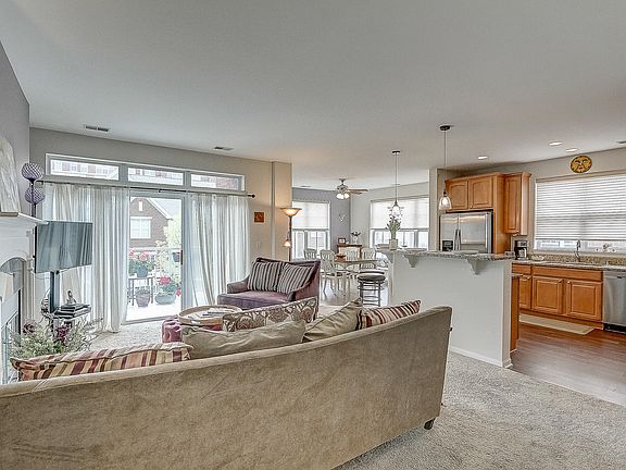 3rd image of 3872 S Lake Dr #226