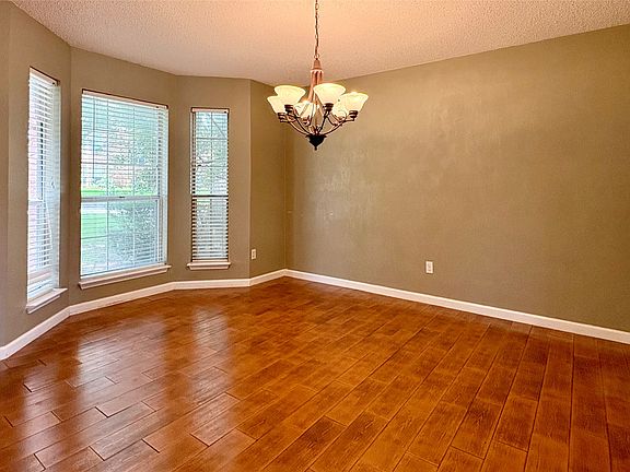 5th image of 805 Fall Dr