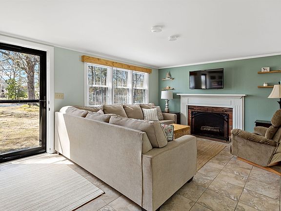 3rd image of 10 Lake Dr