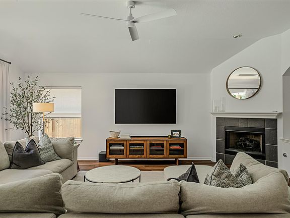 3rd image of 1538 Homewood Cir