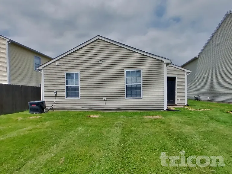 10893 Glenayr Dr — Photo 15
